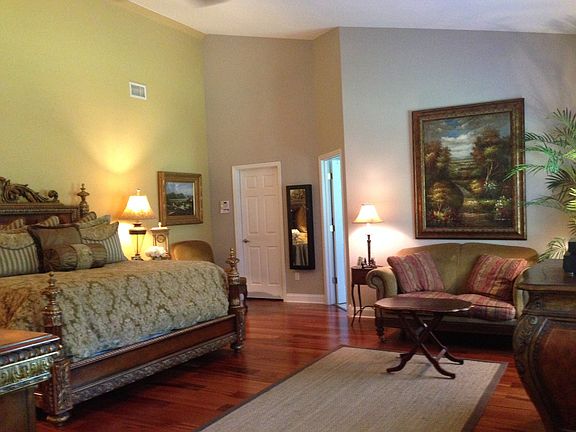 very large master with walk in