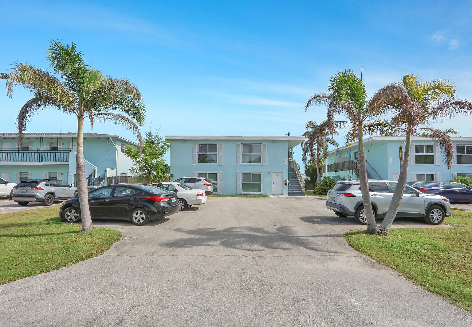 2 bed, 1.0 bath, 700 sqft, $1,550 — Photo 2