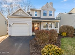 17 Tupelo Dr, Halfmoon, NY 12065