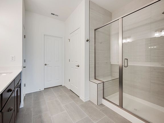 Primary Shower of Homesite 31