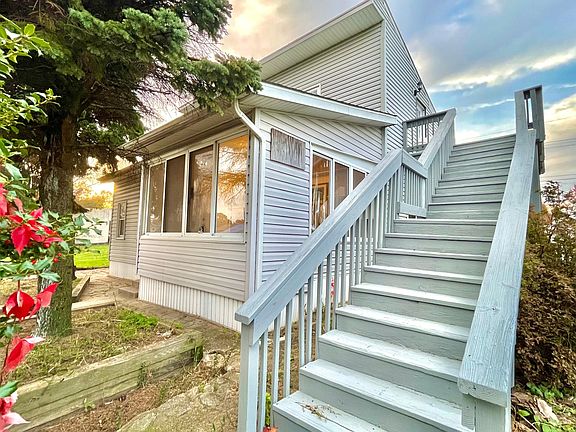 Side Deck with city overlook