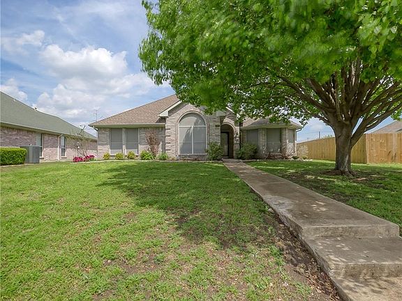 2nd image of 2834 Kingswood Dr