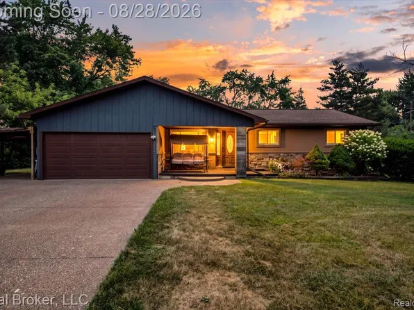 5214 Daniels Dr, Troy, MI 48098