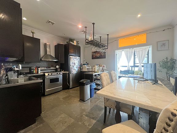 3rd image of 366 W 46th St APT 4