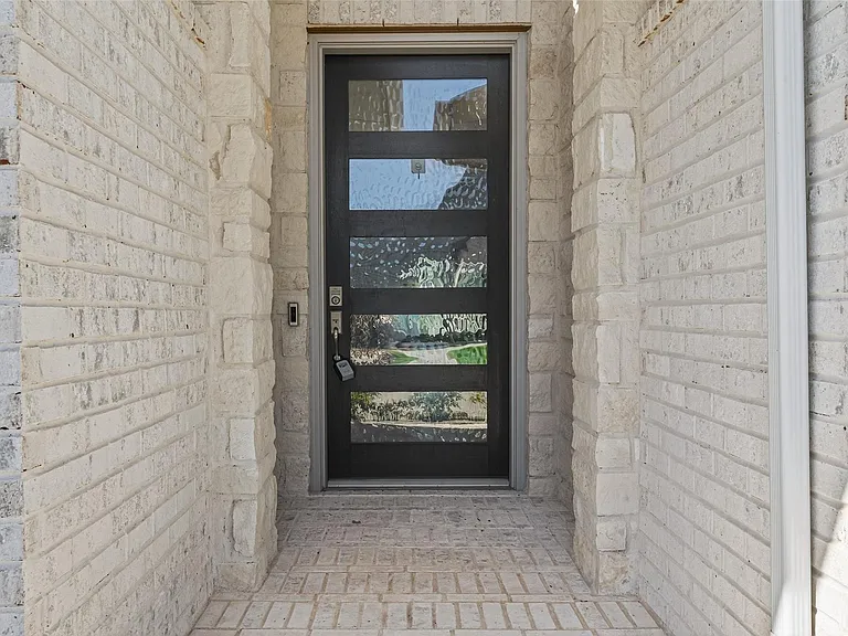 15330 Legacy Park Way — Photo 6