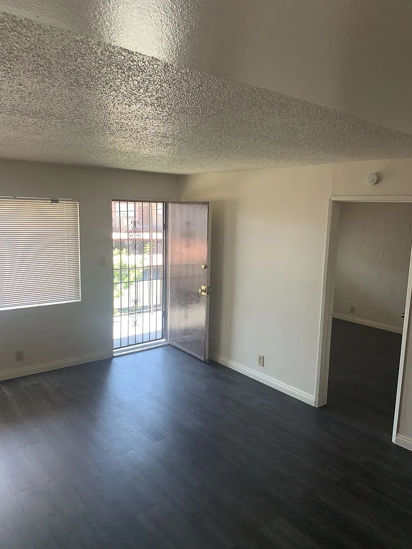 Affordable 1 Bedroom Condo In Central Las Vegas — Photo 3