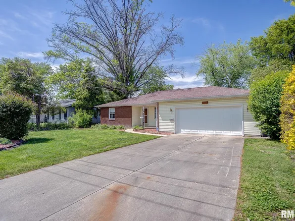 1744 Frazier Ave, Centralia, IL 62801