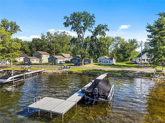 2nd image of 6052 Muskrat Bay Rd