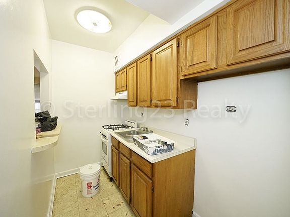 5th image of 2519 30th Dr APT 1R