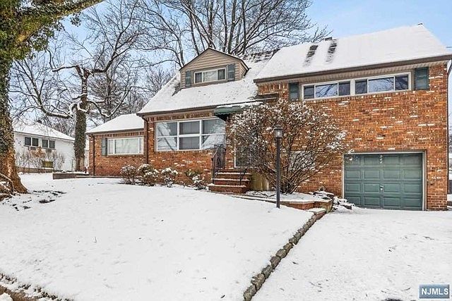 1st image of 944 Eastlawn Dr
