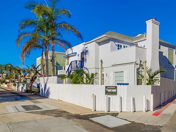 4th image of 832 Capistrano Pl
