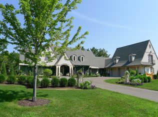 325 Highcroft Ln, Wayzata, MN 55391