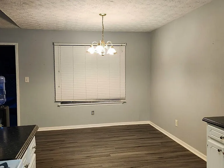6073 Dorchester Dr — Photo 8