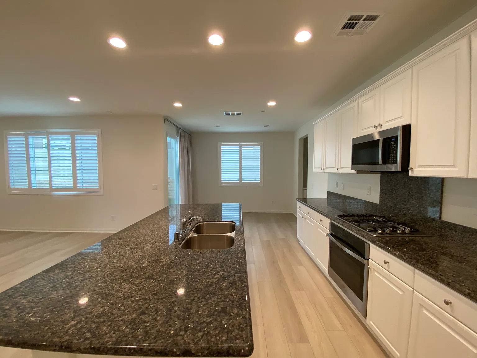 4 bed, 2480 sqft, $3,100 — Photo 3