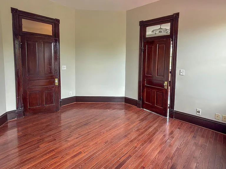 401 8th St NE #2 — Photo 7