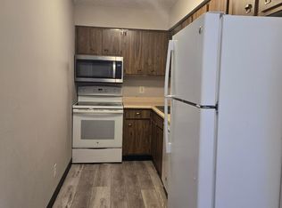 321 Finkbine Ln APT 11, Iowa City, IA 52246