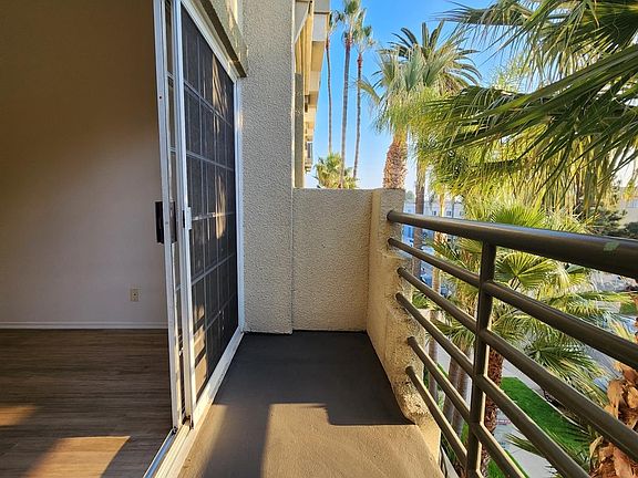 3rd image of 3750 Kelton Ave #201