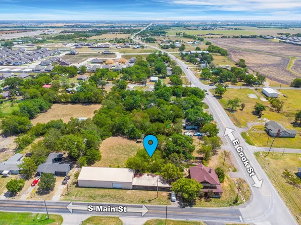 101 E Cook St, Nevada, TX 75173