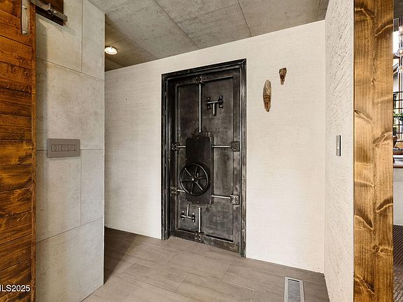 4th image of 1825 Manzanita Cir