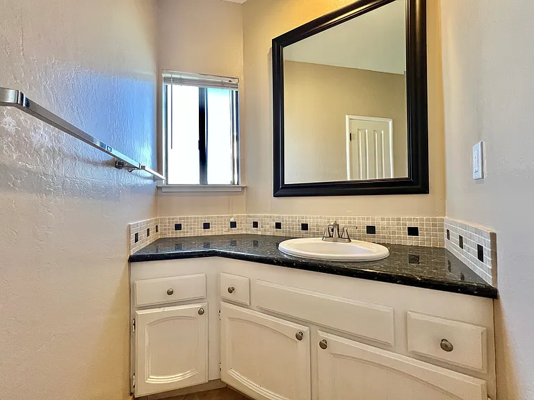 463 Sea Horse Dr — Photo 18