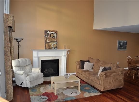 3rd image of 2545 Victoria Ave