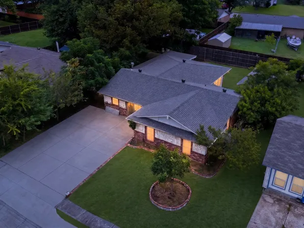 1506 Town Bluff Dr, Garland, TX 75040