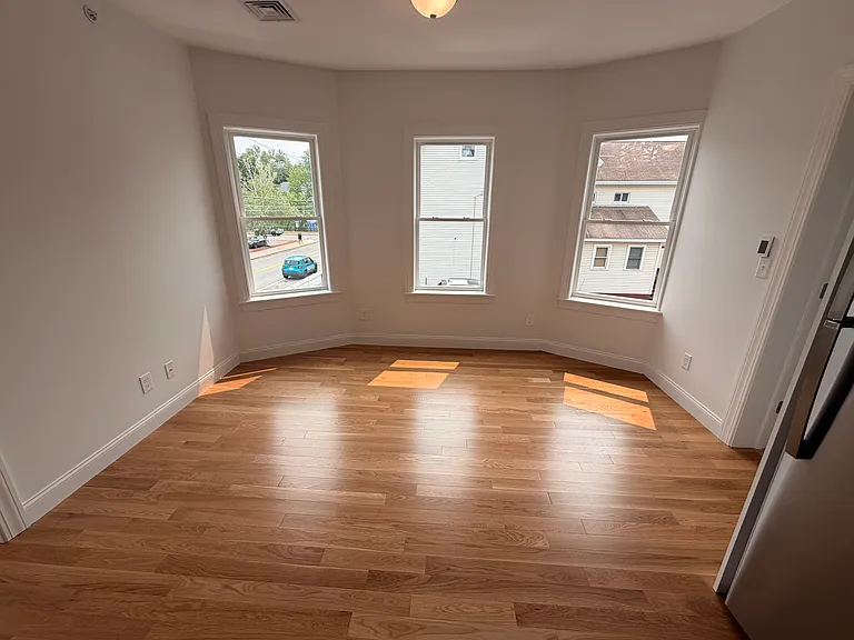 33 Pleasant St #4 — Photo 11