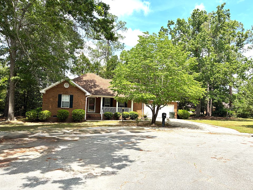 1st image of 26 Boxwood Ln