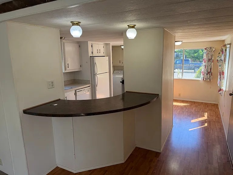 1566 Laura St — Photo 11