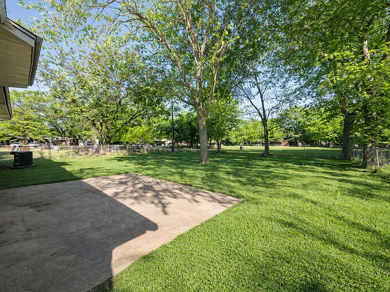 111 Sandy Ln — Photo 24