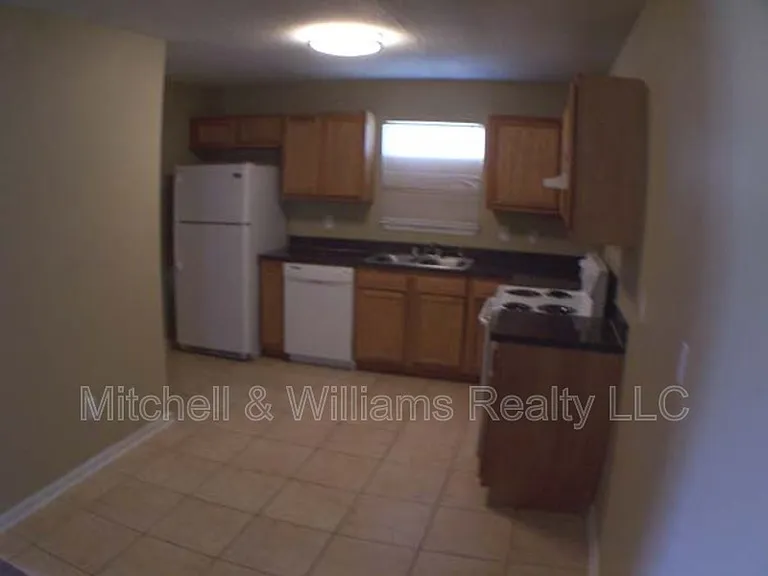 2902 W 5th St — Photo 3