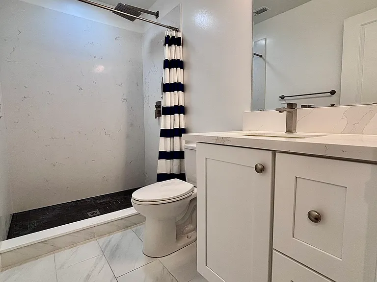 5009 Lyng Dr — Photo 12