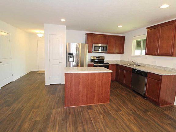 4th image of 191 Instone Dr
