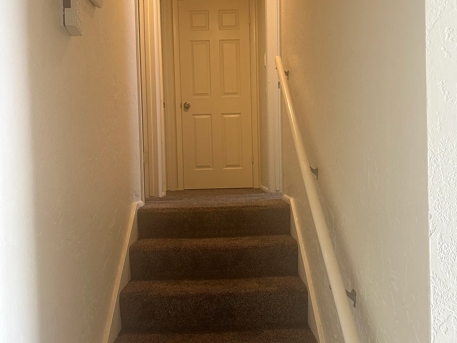 3 bed, 1200 sqft, $1,900 — Photo 3