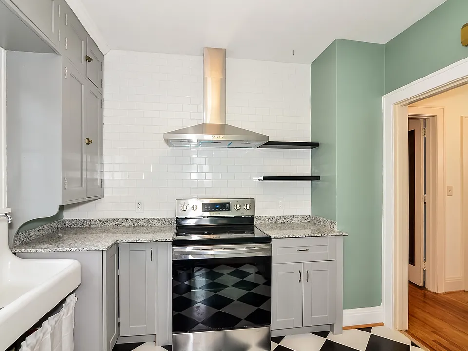 969 Saint Clair Ave #1