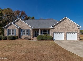 107 N Woodridge Dr, Pikeville, NC 27863