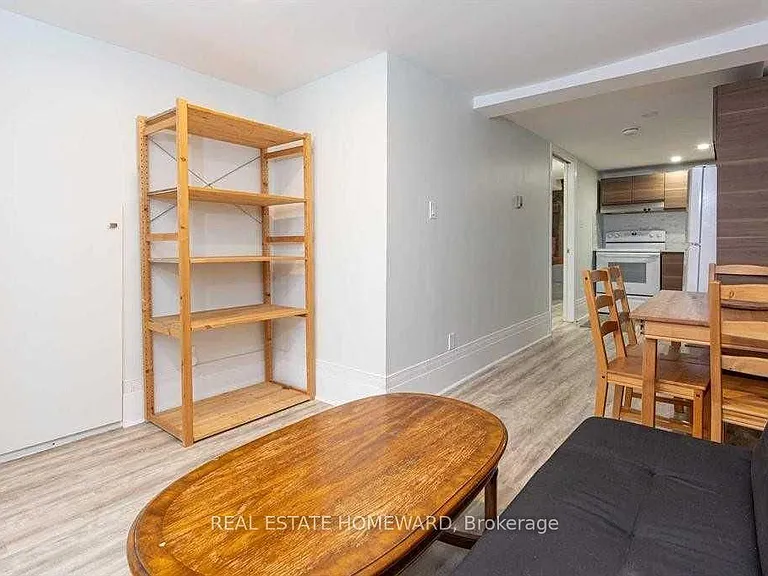 81 Sweetland Ave #LOWER — Photo 11