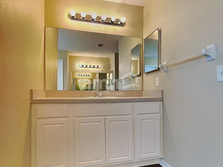 1226 Loretto Cir — Photo 12