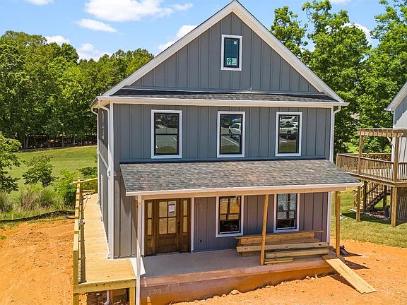 3rd image of 109 Retreat Ln