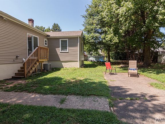 4th image of 700 Tompkins Ave