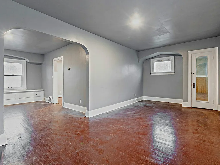 11009 Greenwich Ave — Photo 2