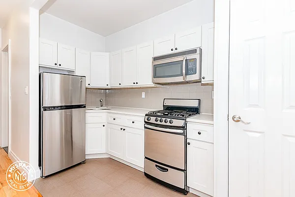 Rented by MySpaceNYC | media 8