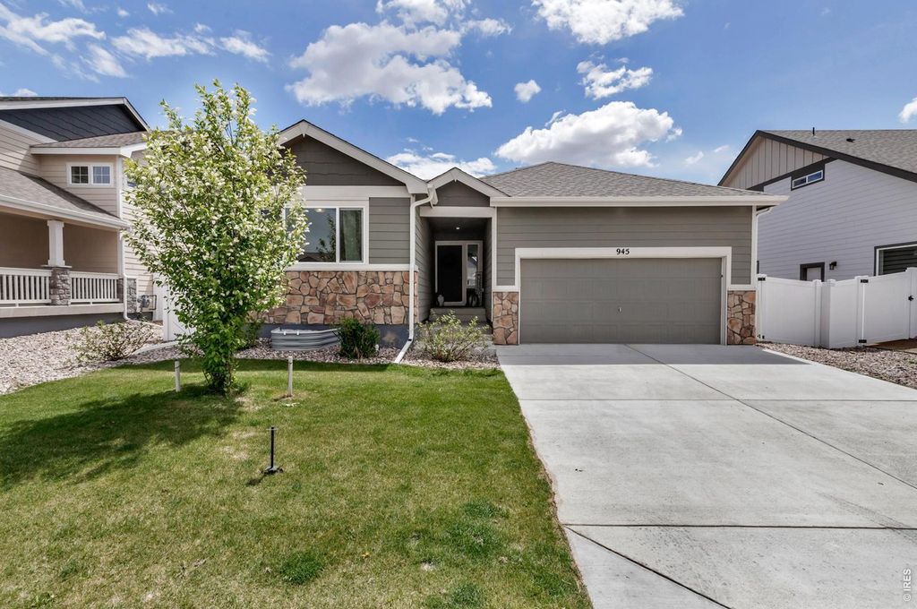 945 Maplebrook Dr