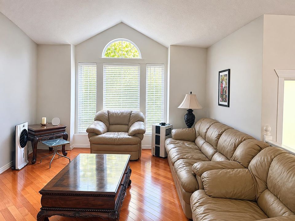 2nd image of 3024 Southern Cres