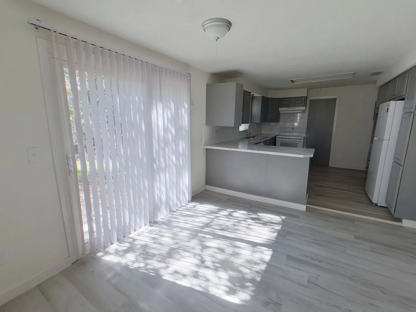 Remodeled 3 Bedroom Home $1,295.00 - 1621 S Waco — Photo 3
