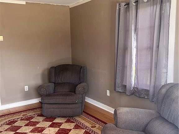 2nd image of 226 Agnes St