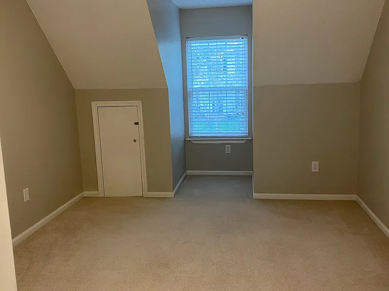 121 Fawnbrook Dr — Photo 17