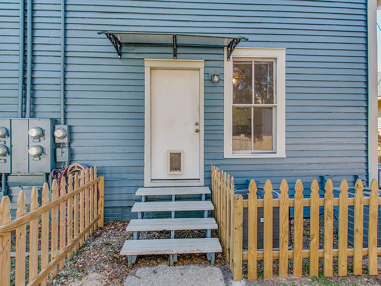 1224 E Strong St — Photo 31