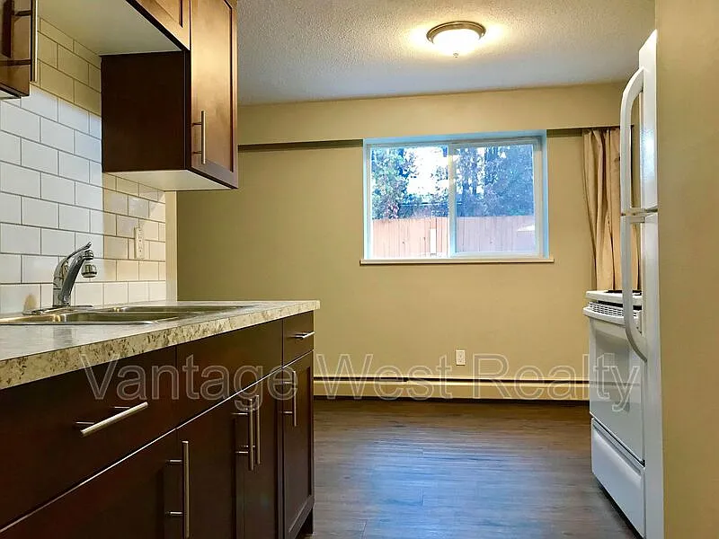 Building Photo - 235 Husch Rd #103