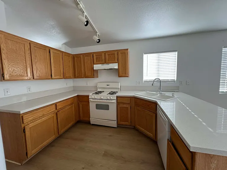 7116 Old Village Ave — Photo 15